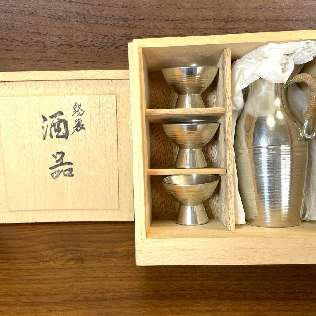【大人気・作家】 和田一人 作品名「花吹雪」 酒器セット 半酒器 徳利 お猪口 Amazon.co.jp: 大・作家 和田一人 作名「花吹雪」 酒器セット 半